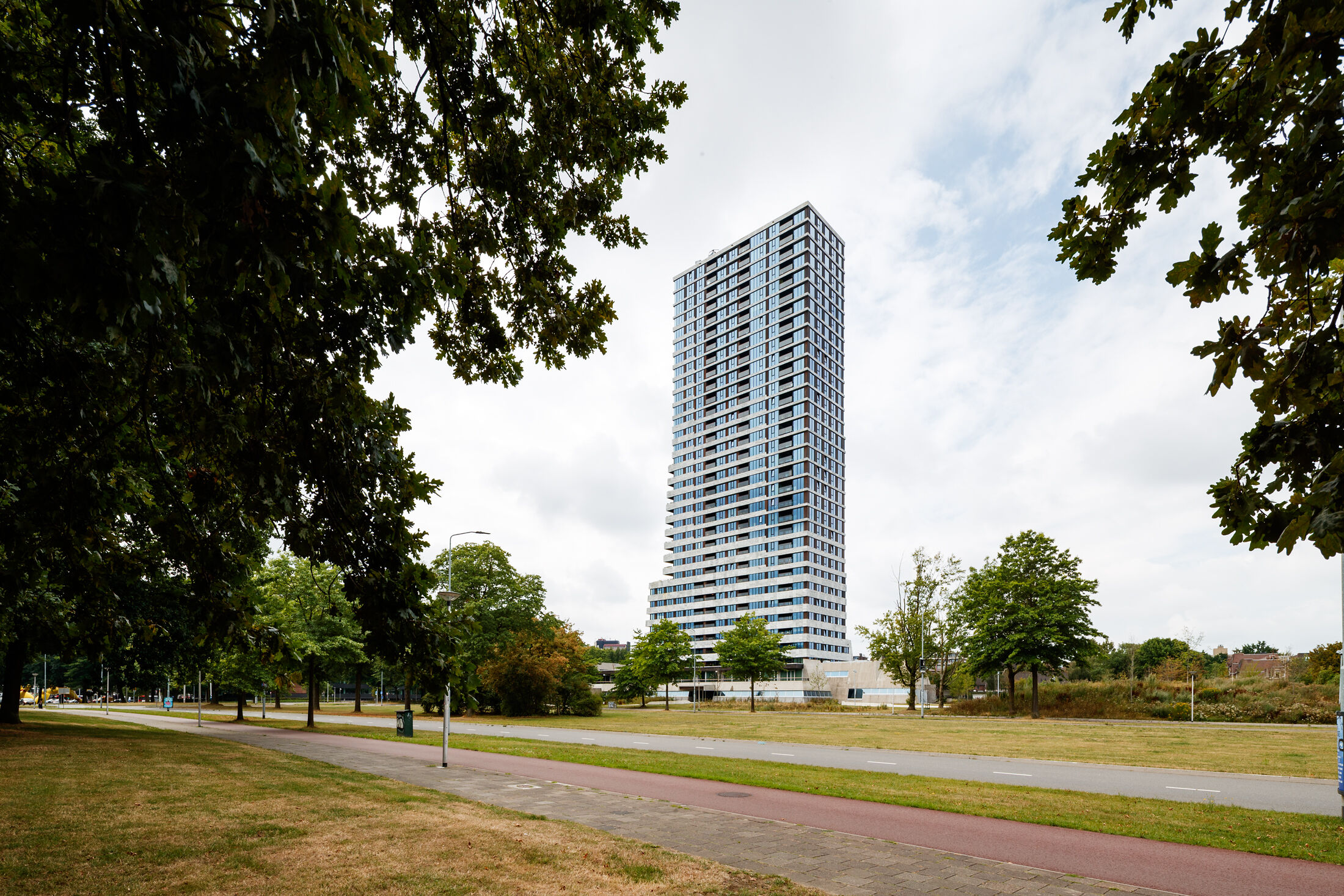 apartments for rent on Vincent Van Den Heuvellaan 229
